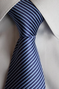 Corbata Azul con Líneas Azules y Celestes