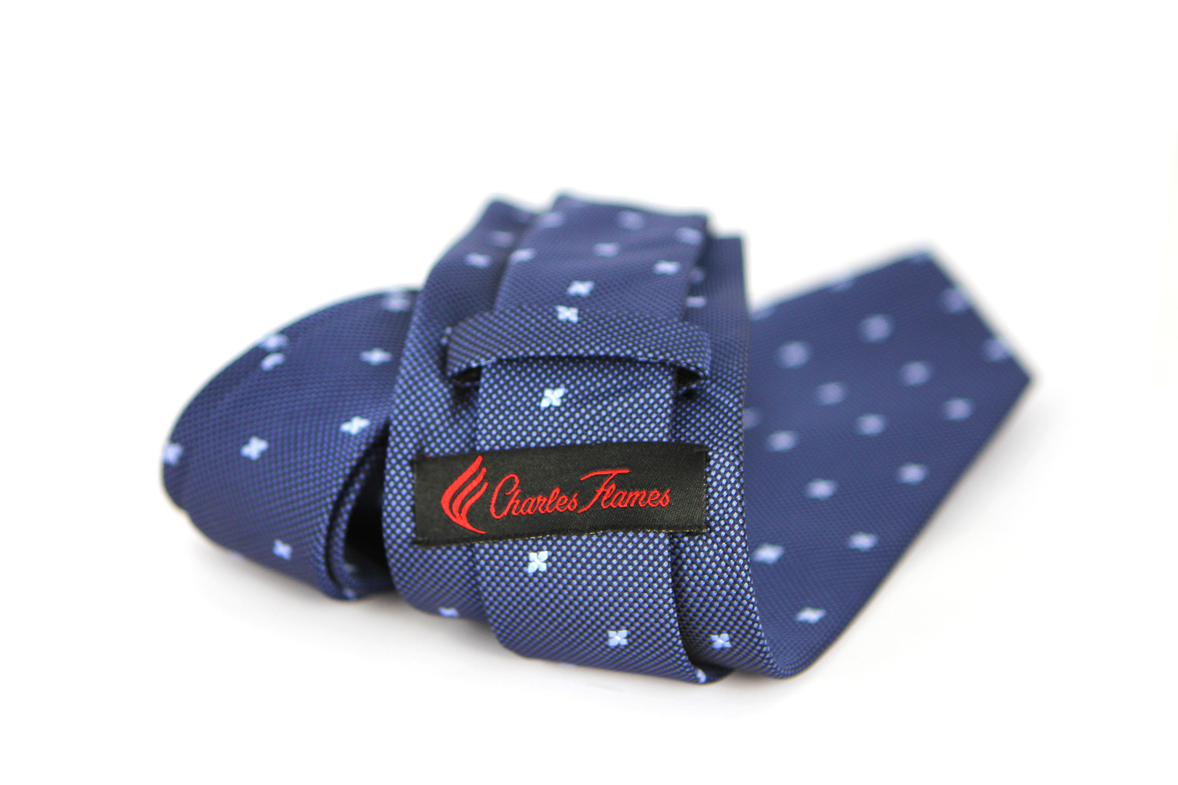 Corbata Azul Oscuro Trenzado con Flores