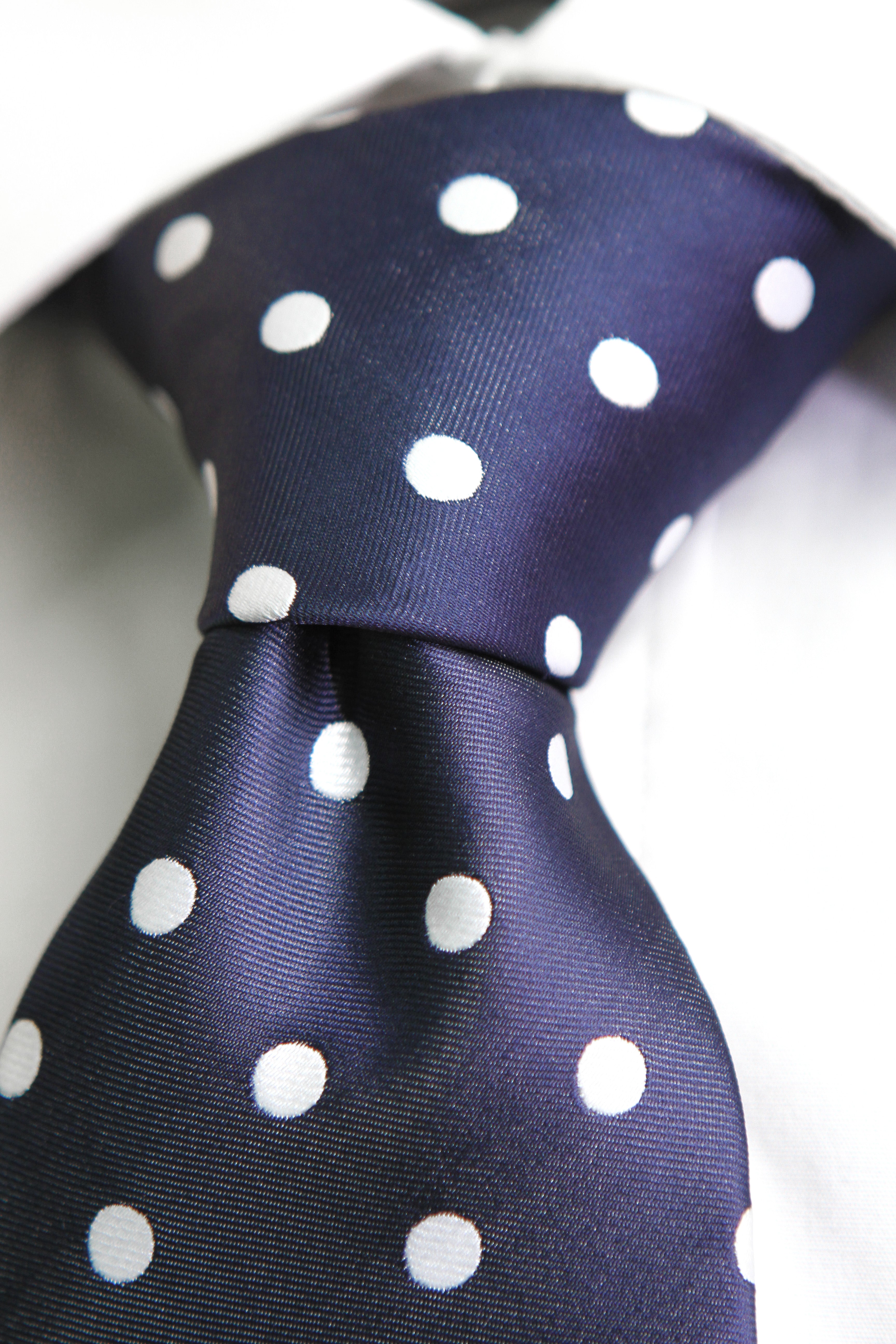 Corbata Azul con Lunares Blancos
