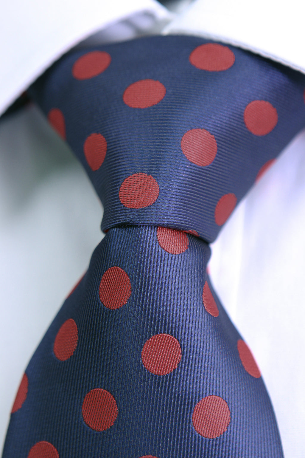 Corbata Azul con Lunares Rojos