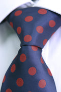 Corbata Azul con Lunares Rojos