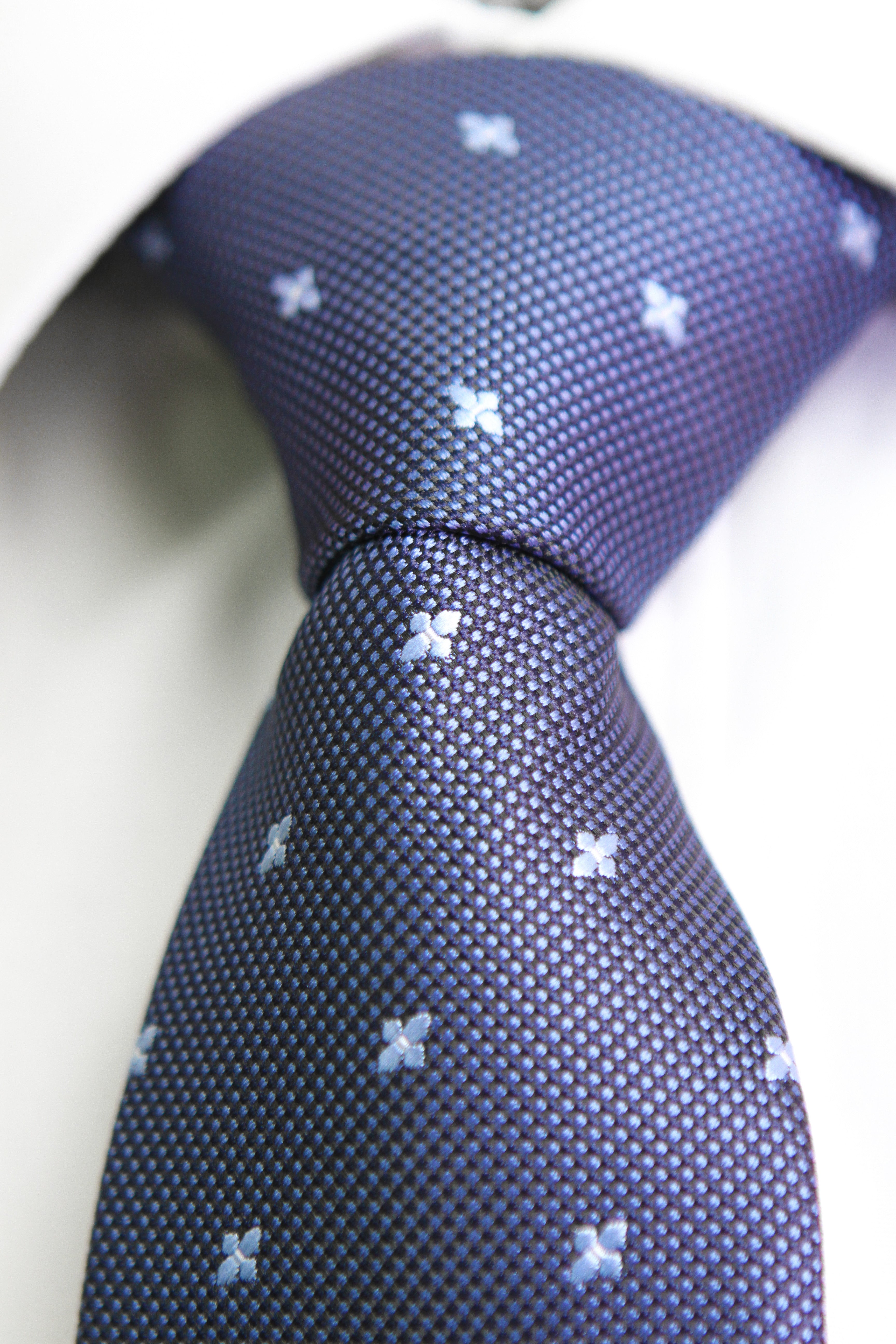 Corbata Azul Oscuro Trenzado con Flores